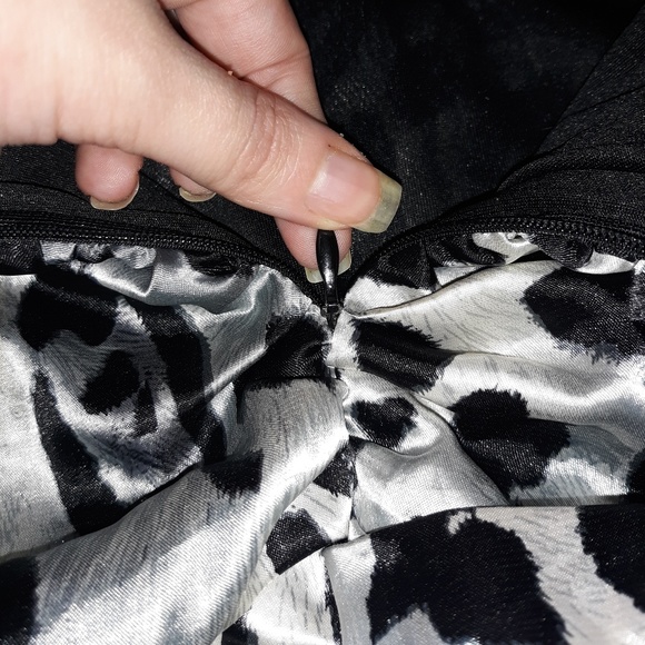 Silver leapord print silky strapless dress - Picture 3 of 6